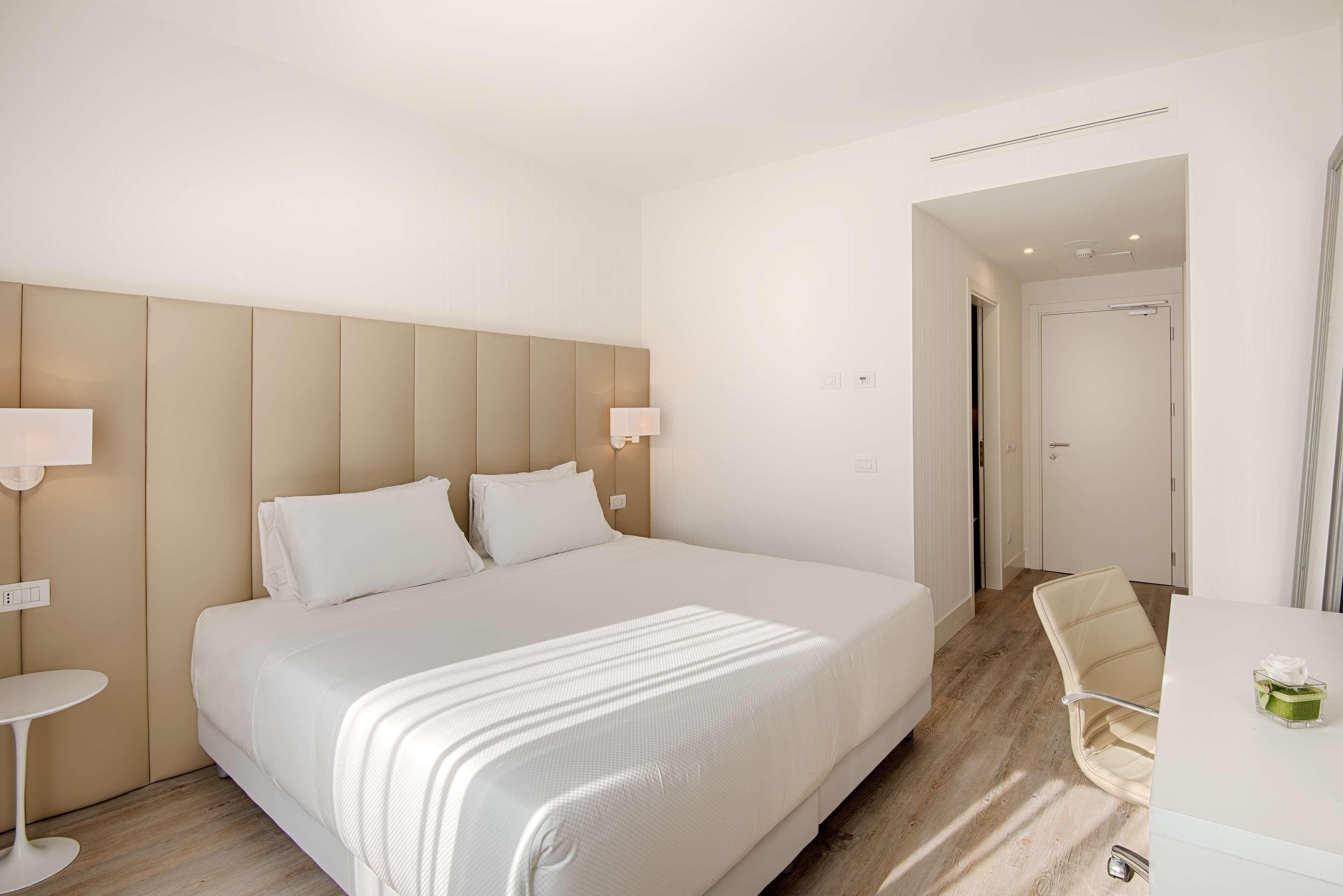 Hotel NH Trento Esterno foto