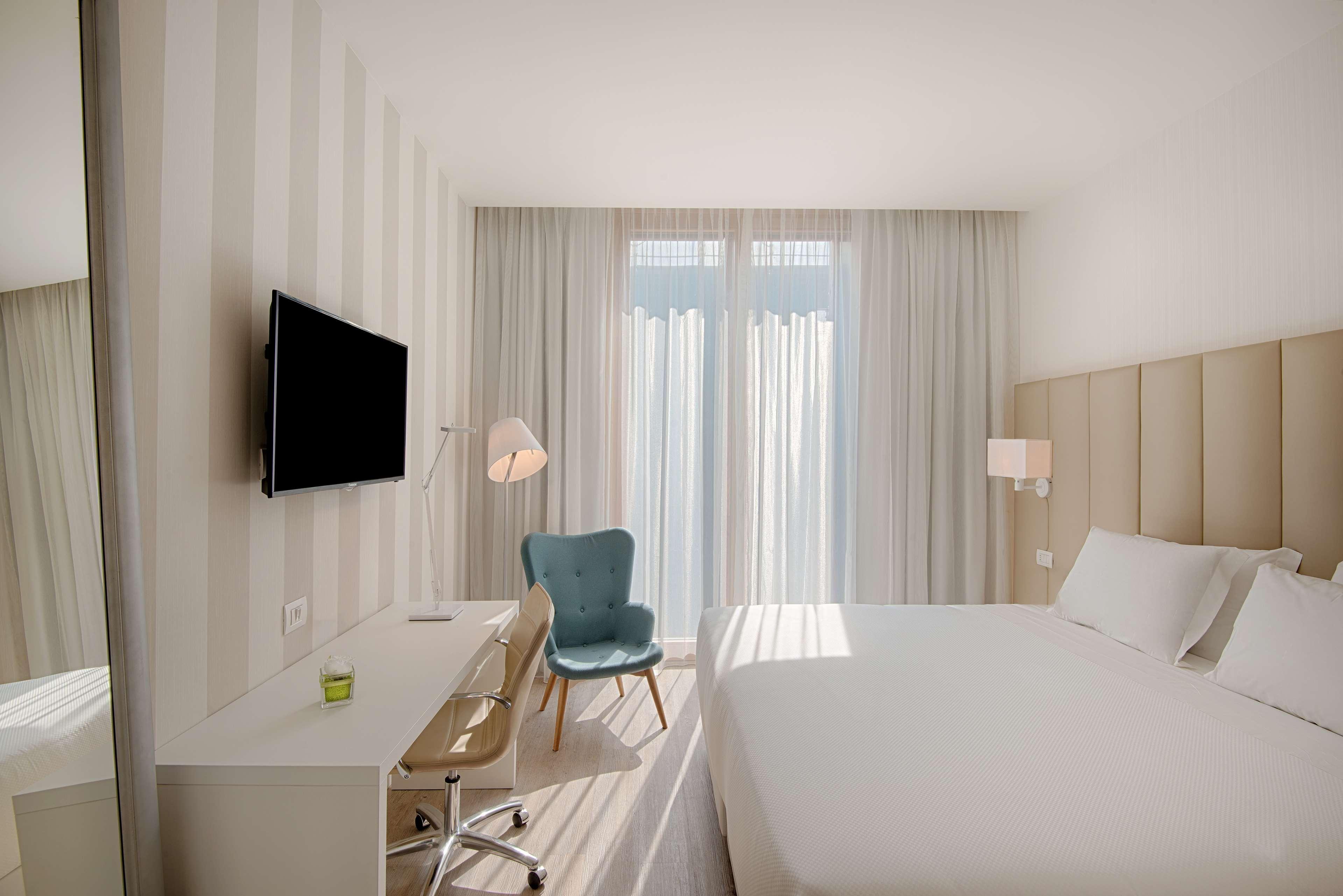 Hotel NH Trento Esterno foto