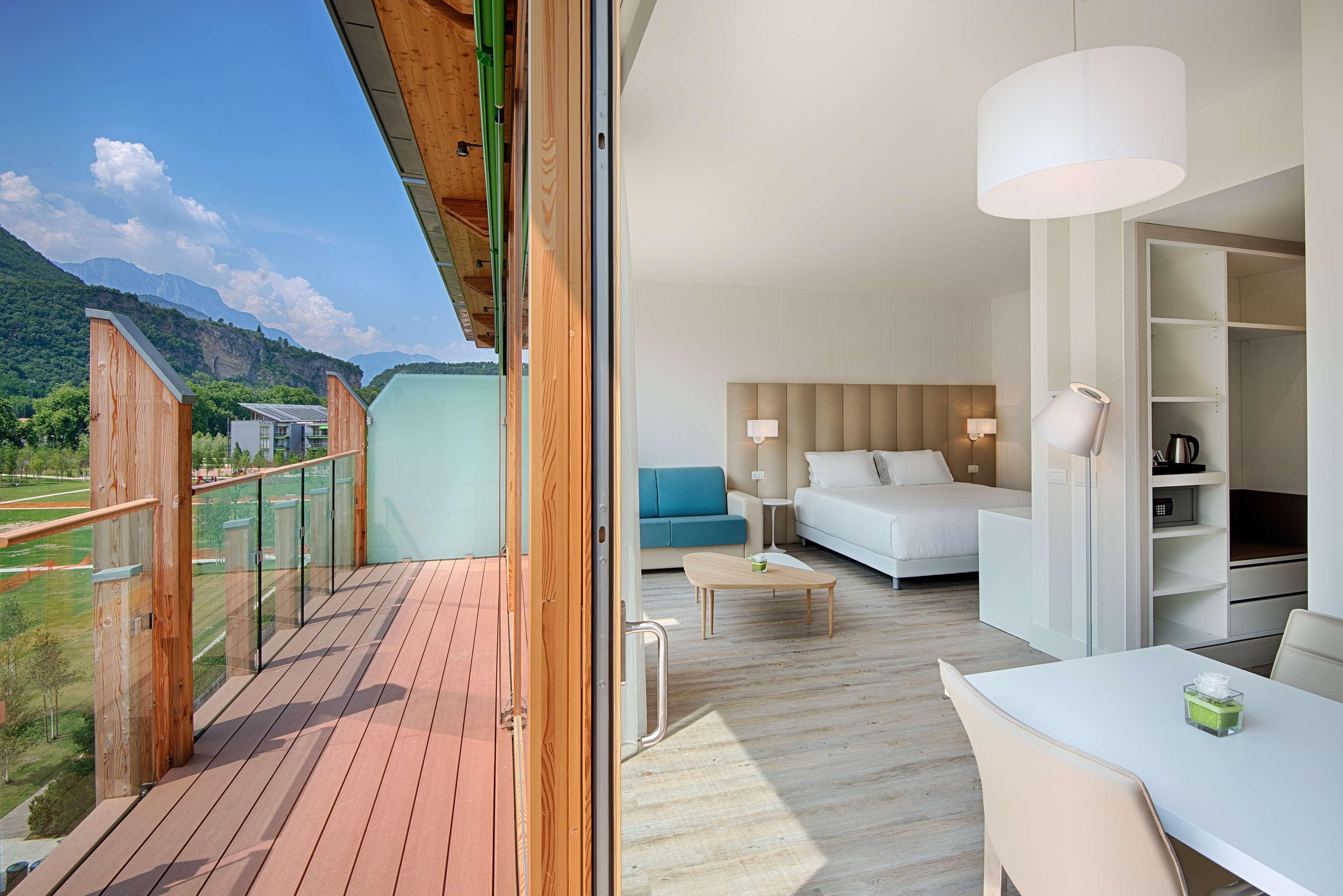 Hotel NH Trento Esterno foto