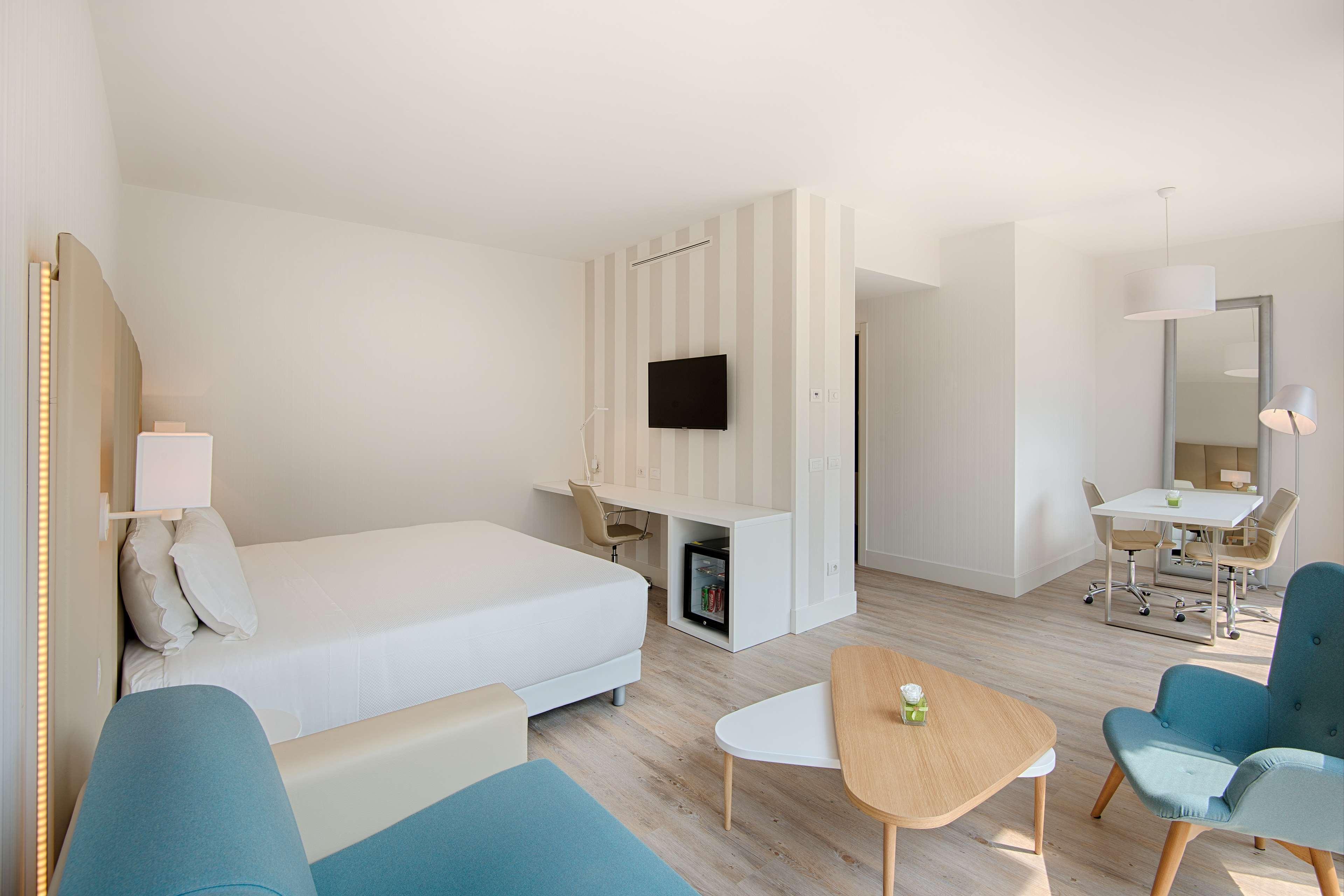 Hotel NH Trento Esterno foto